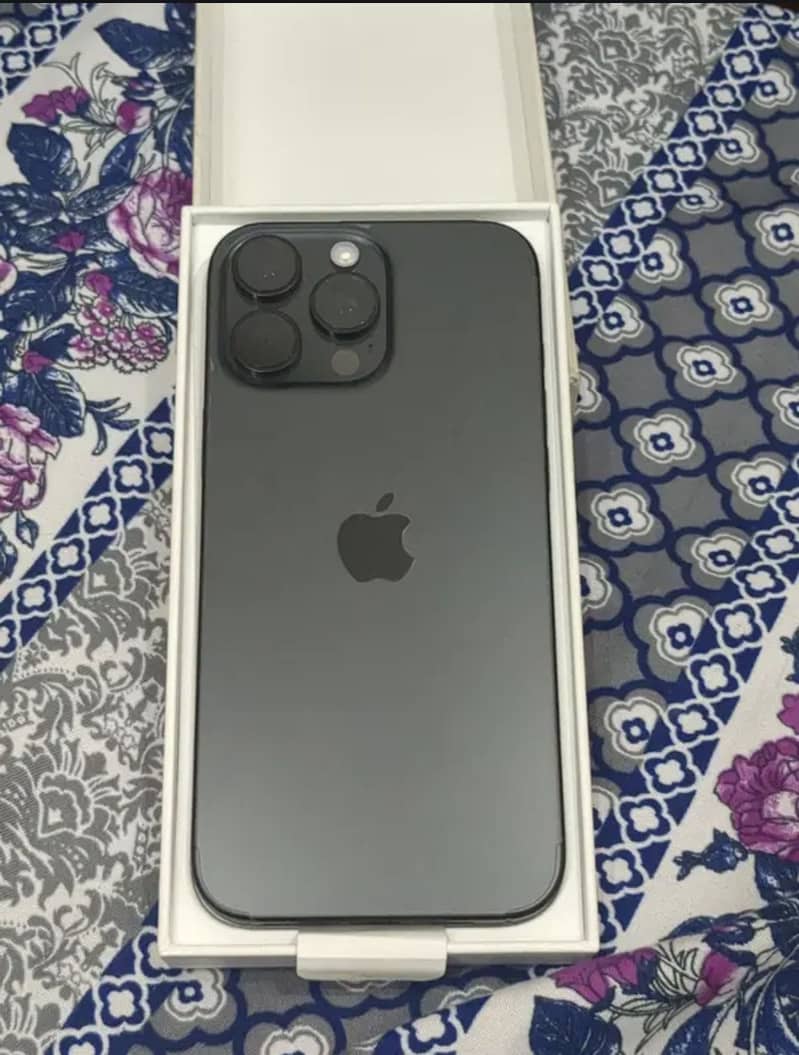 Apple iPhone 16 Pro Max 1
