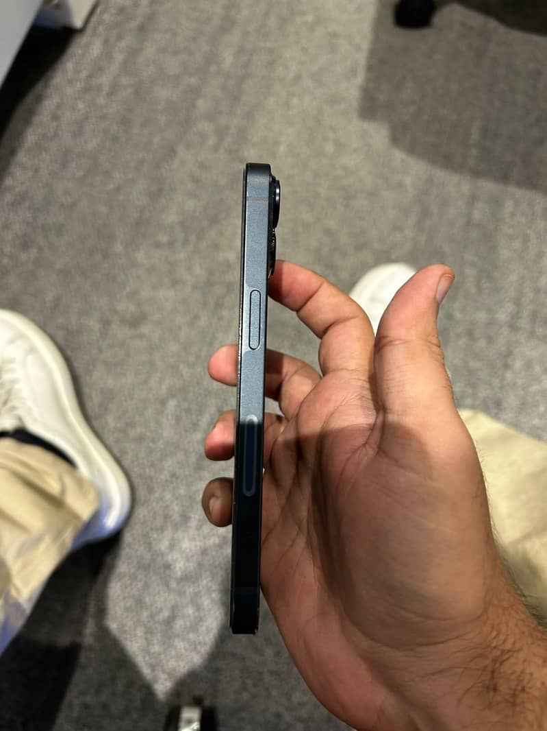 Apple iPhone 14 3