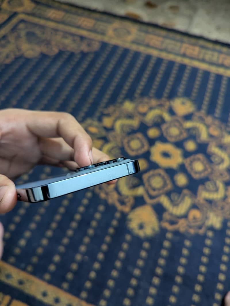 Apple iPhone 13 Pro 2