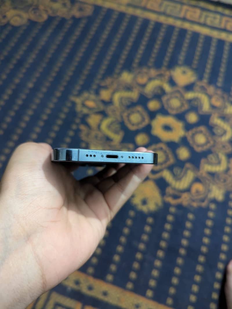Apple iPhone 13 Pro 4