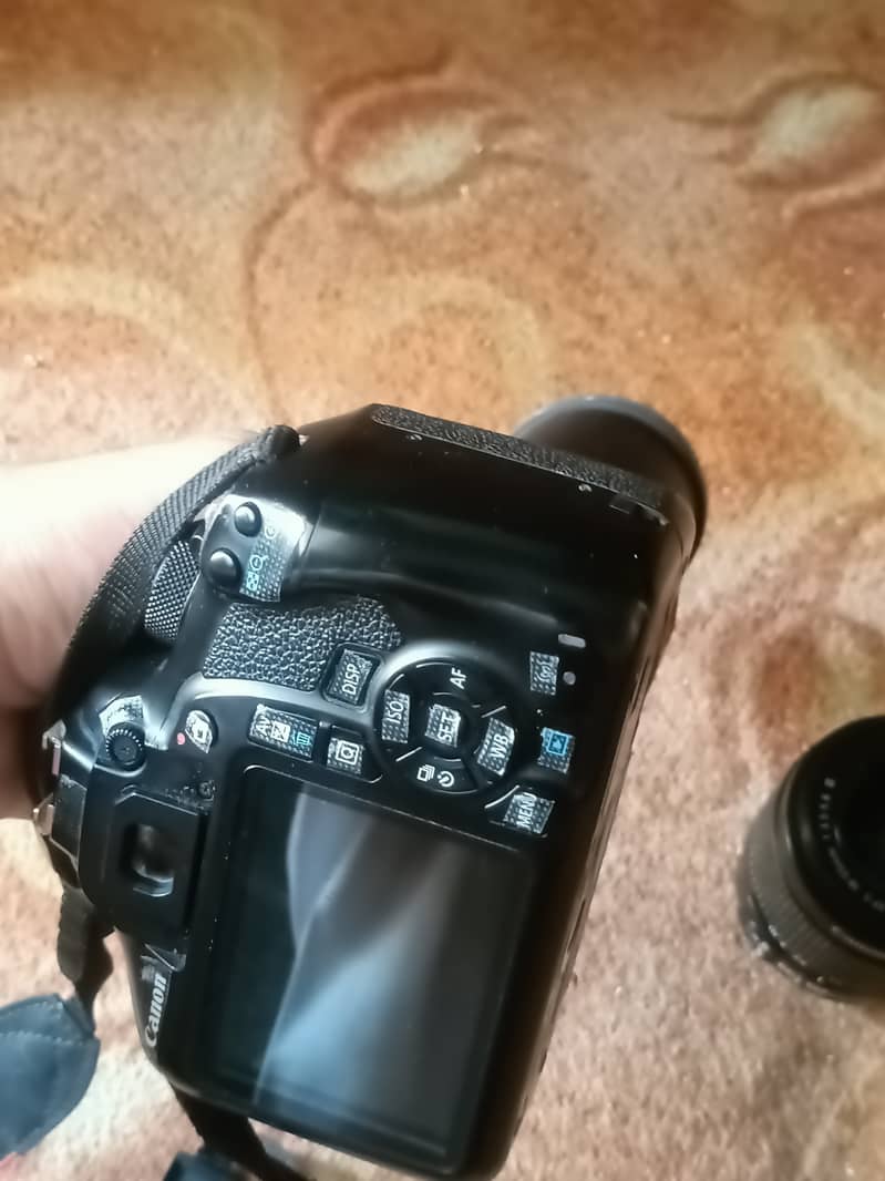 1300D Canon camera 0