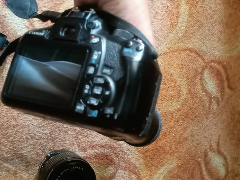 1300D Canon camera 1