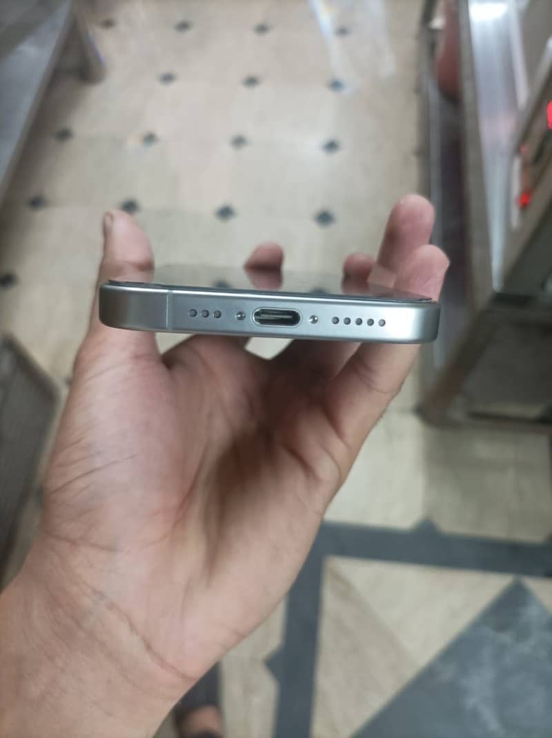 Apple iPhone 15 Pro 0