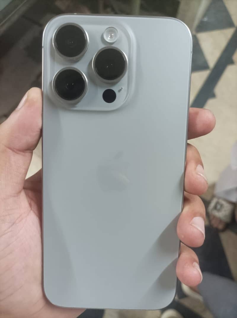 Apple iPhone 15 Pro 2