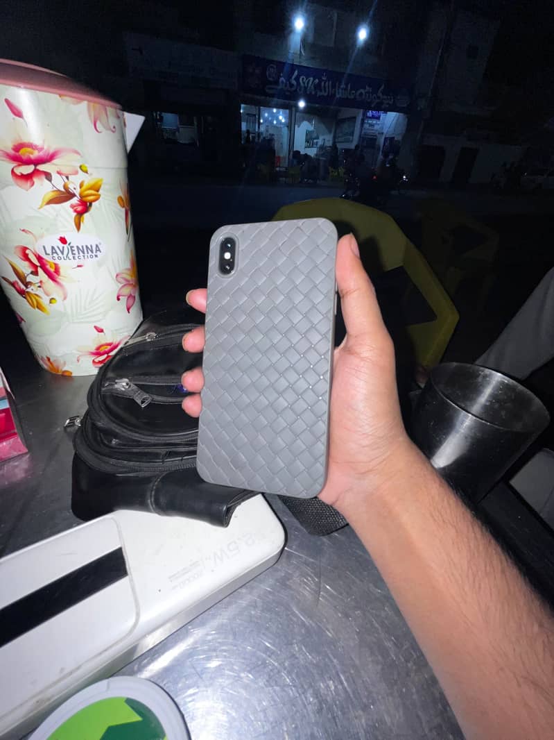 Apple iPhone XS Max 0