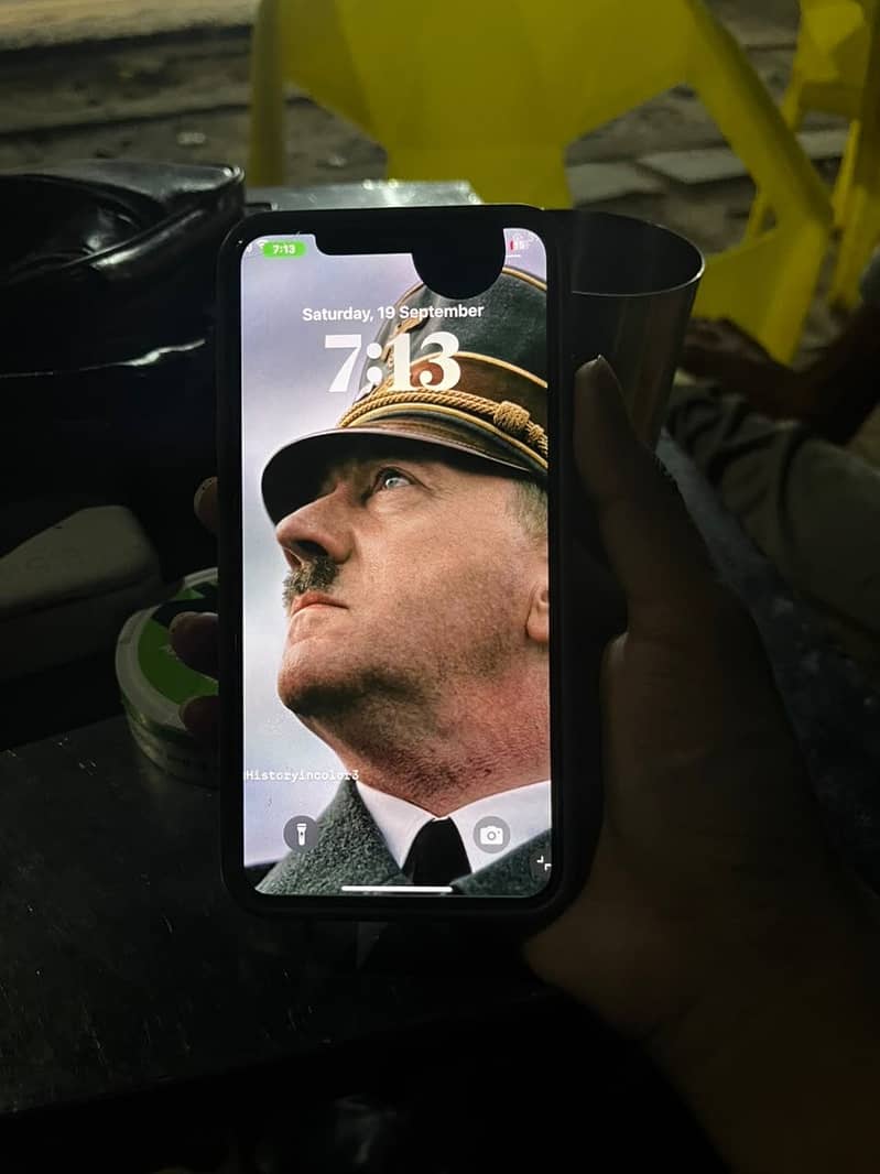 Apple iPhone XS Max 4