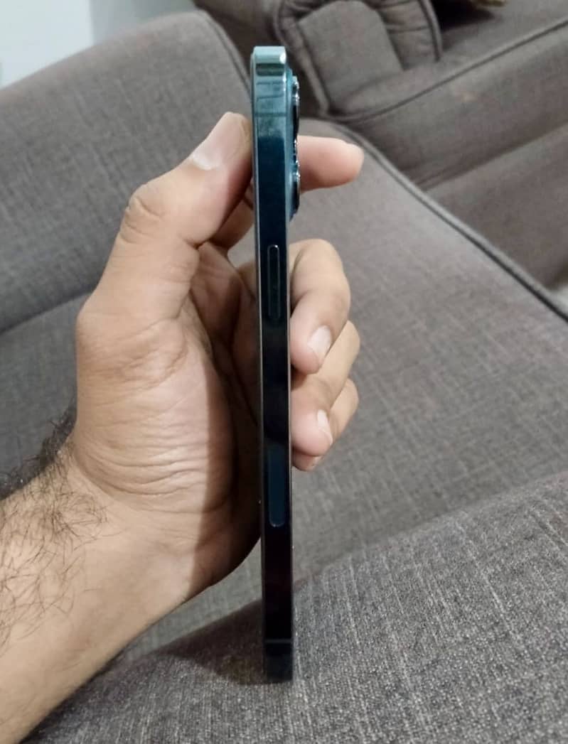 Apple iPhone 12 Pro Max 3