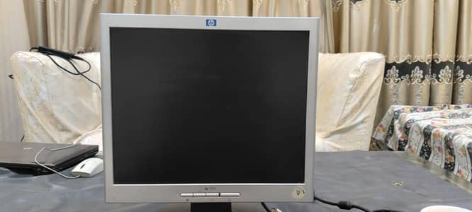HP 17 Inch LCD Monitor in gud condition – HP L1702
