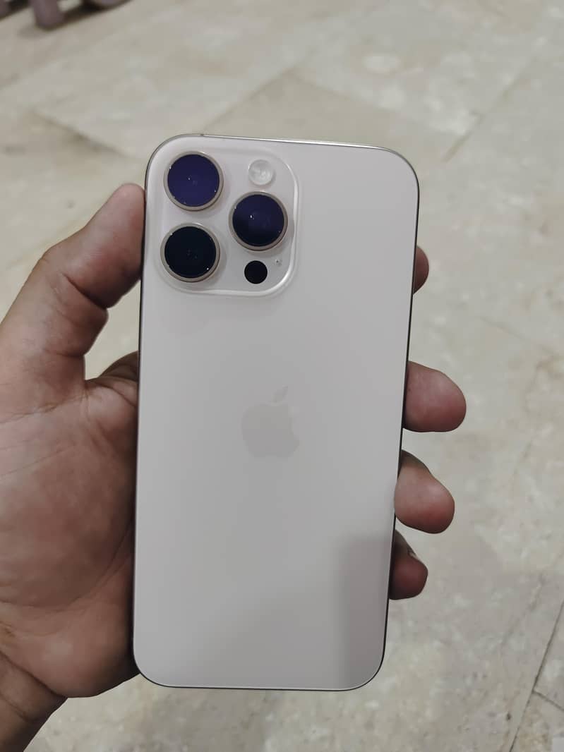 Apple iPhone 16 Pro Max 6