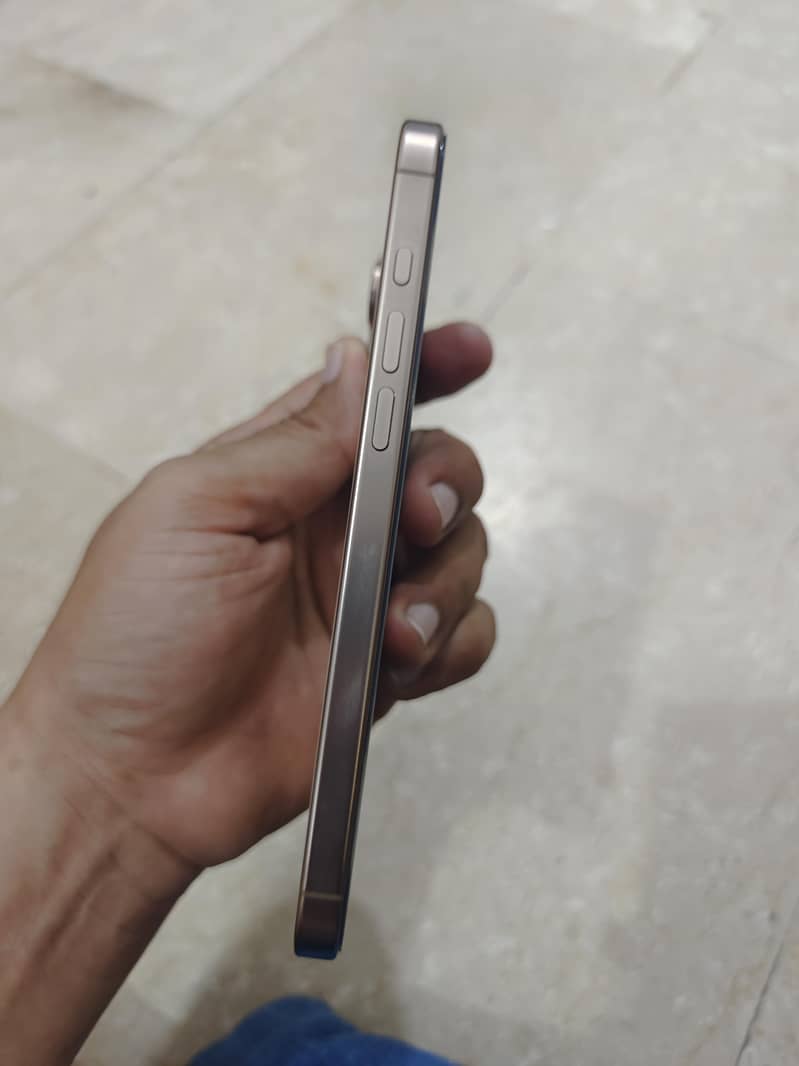 Apple iPhone 16 Pro Max 7