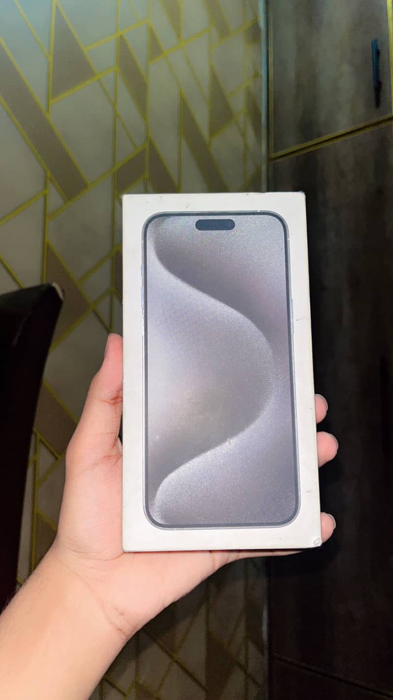 Apple iPhone 15 Pro Max 2