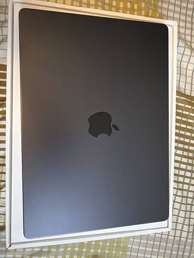 MacBook Pro (Space Black) M5 14” 1TB SSD 16 GB RAM