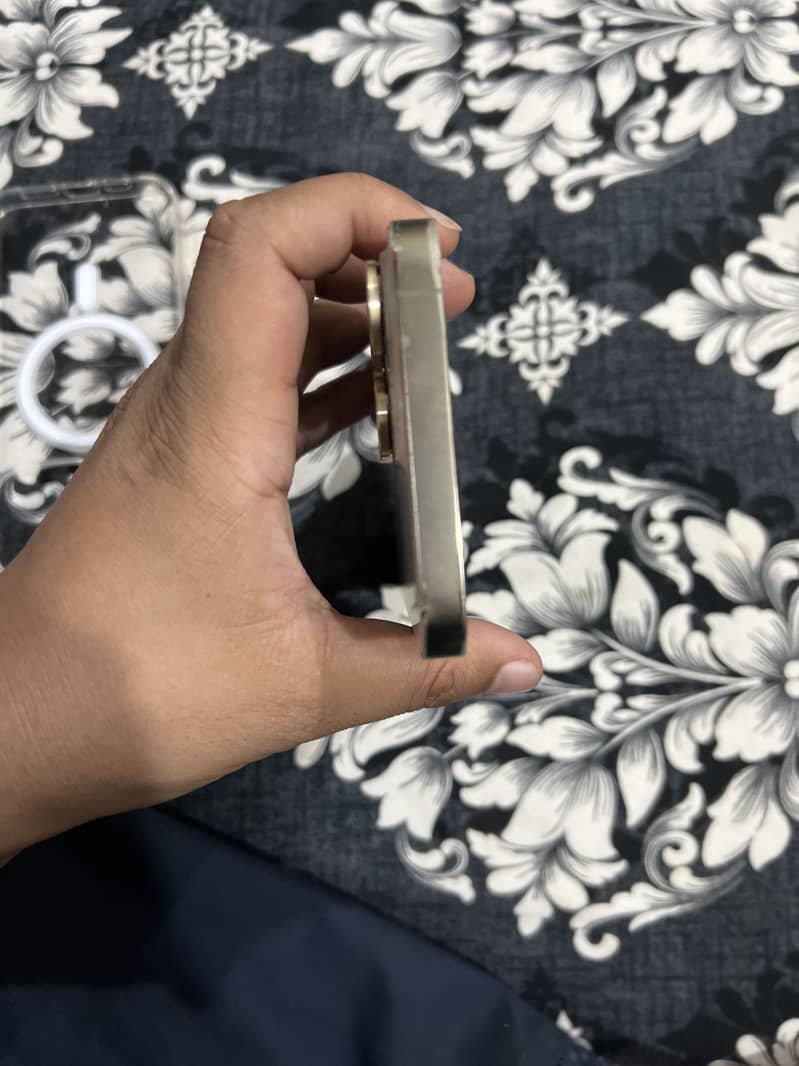 Apple iPhone 14 Pro Max 4
