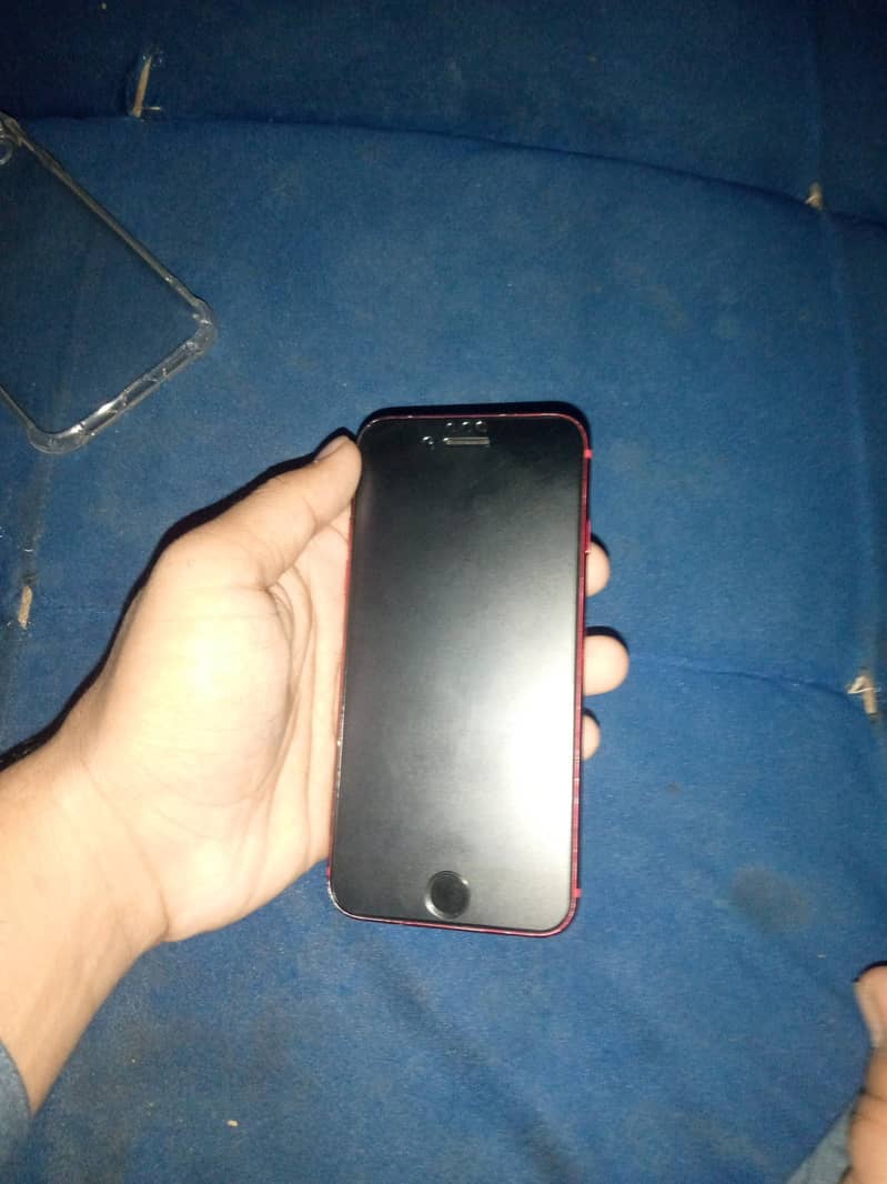 Apple iPhone SE 2nd generation 1