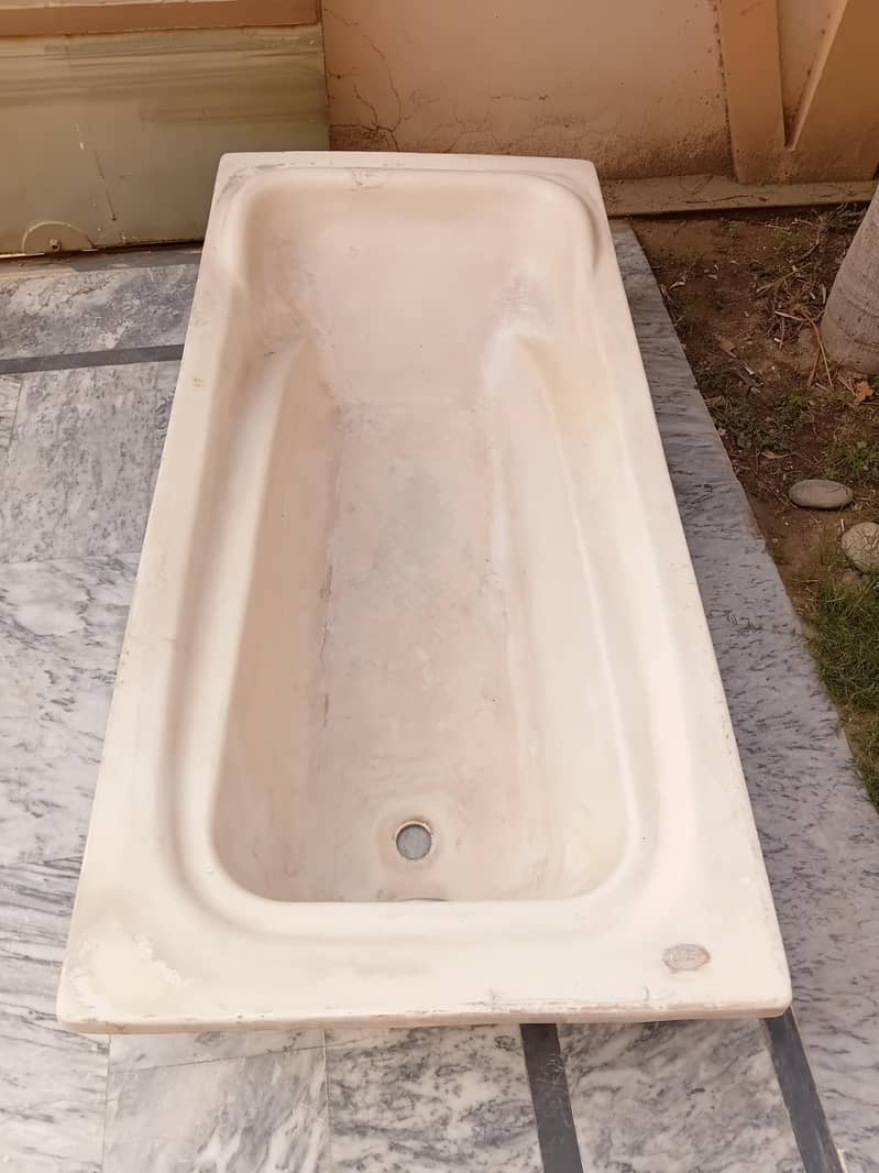 Bath tub 0