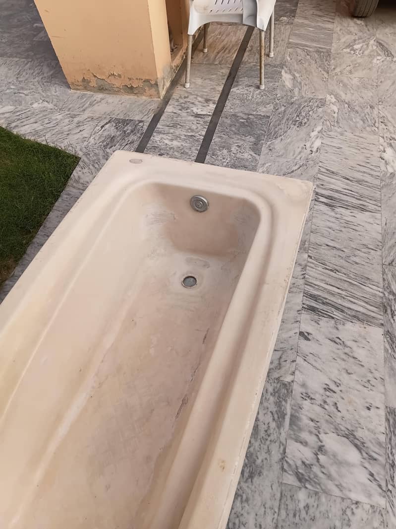 Bath tub 1