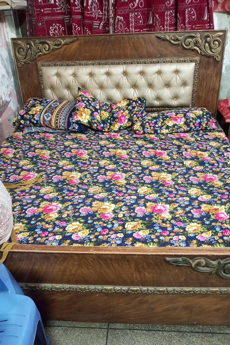 bed with side tables 0