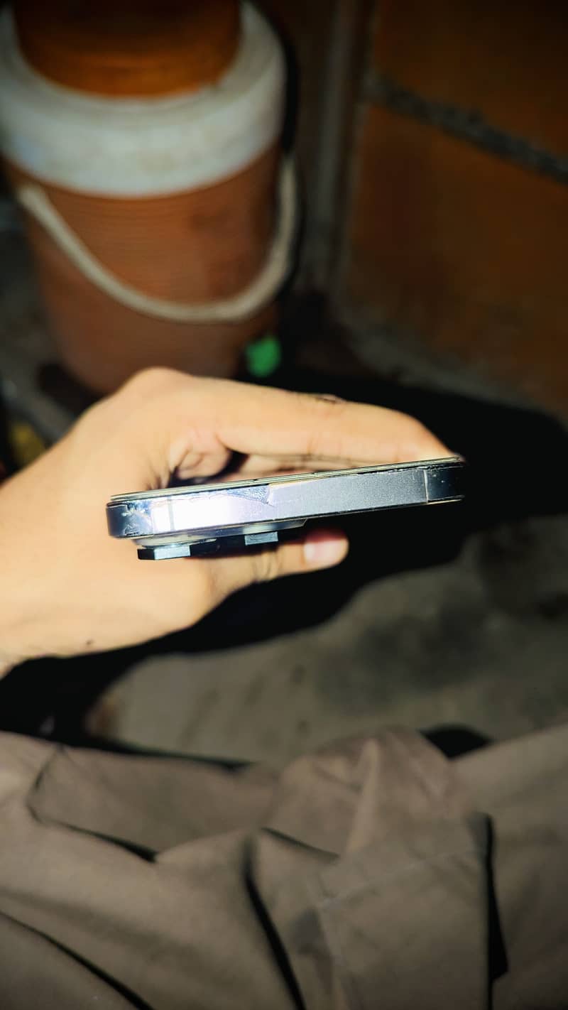Apple iPhone 14 Pro Max 0