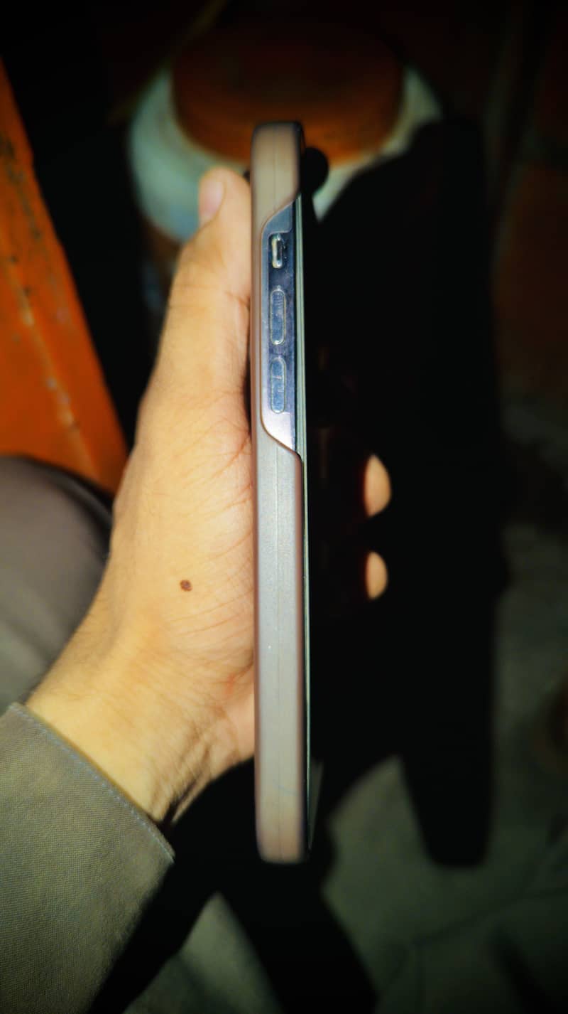Apple iPhone 14 Pro Max 12