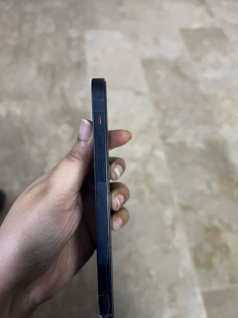 Apple iPhone 12 7