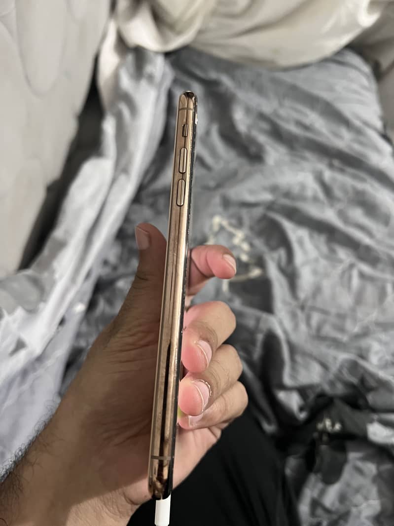 Apple iPhone 11 Pro Max 2