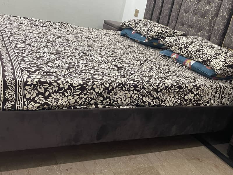 King size bed with side table 2