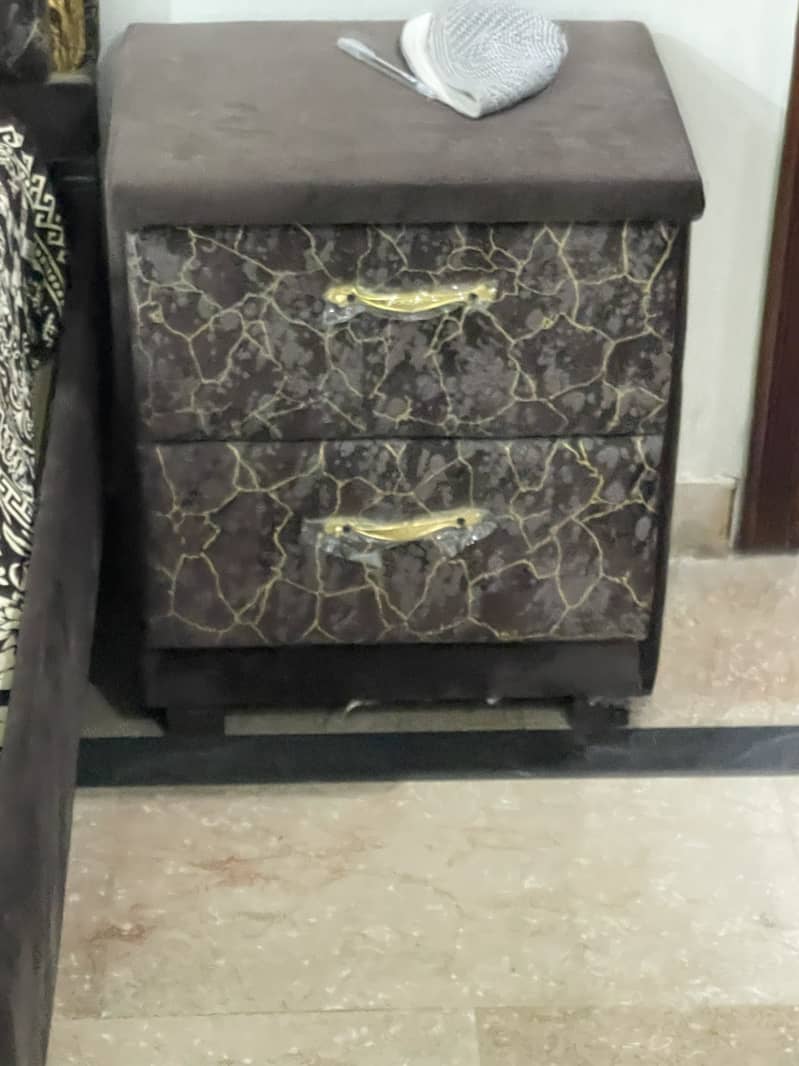 King size bed with side table 4
