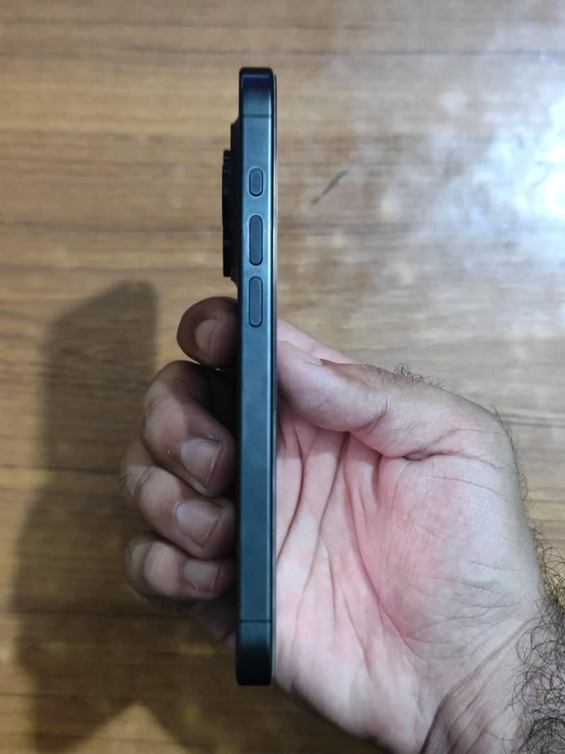 Apple iPhone 15 Pro ( Not opened or Repaired ) 4