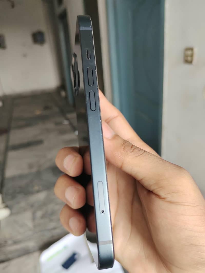 Apple iPhone 13 2