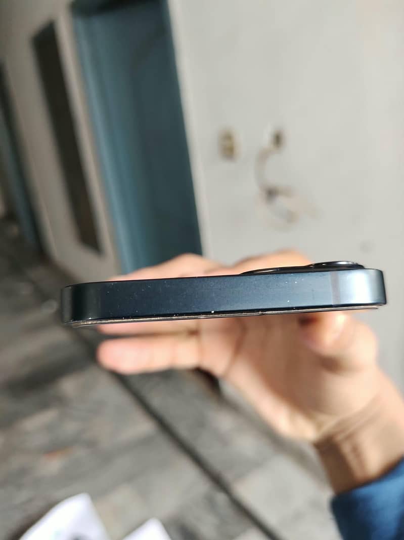 Apple iPhone 13 5