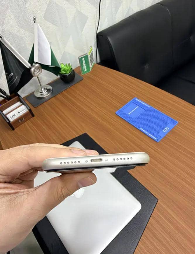Apple iPhone 11 original 3