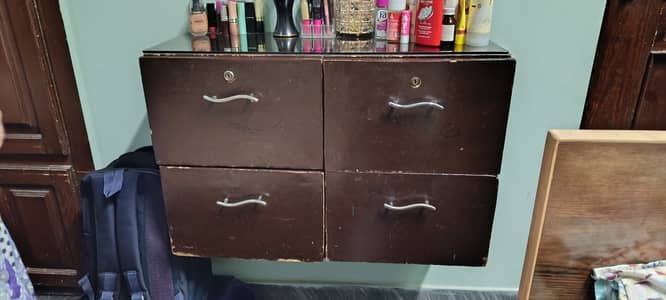 Elegant Wooden Dressing Table with Mirror & Drawers - Urgent Sale