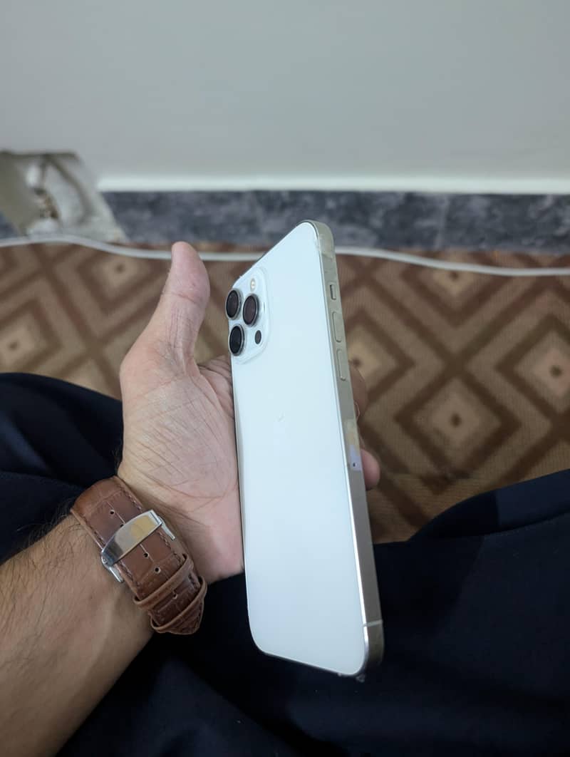 Apple iPhone 12 Pro Max 3