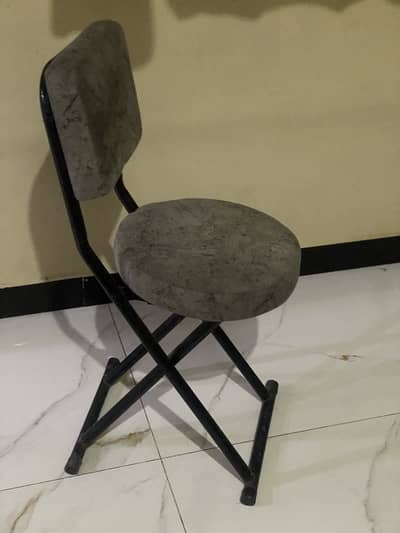 Chair hai strong