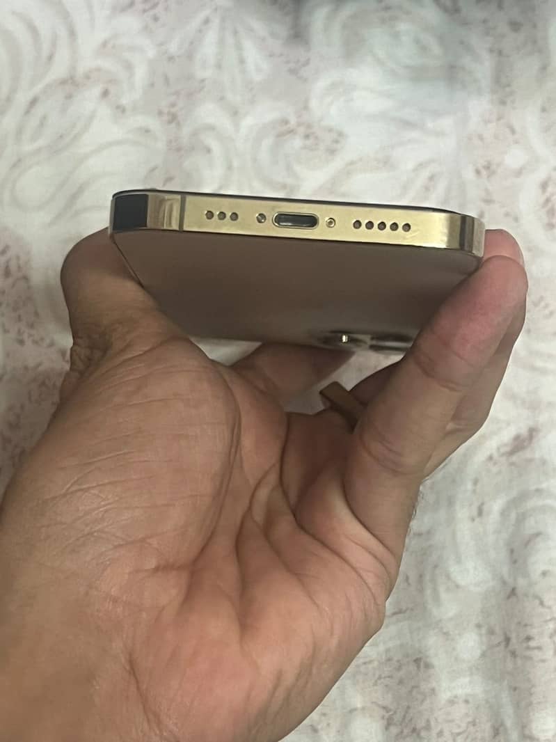 iPhone 12pro 4