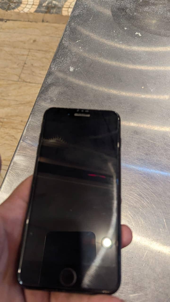 Apple iPhone 8 Plus 4