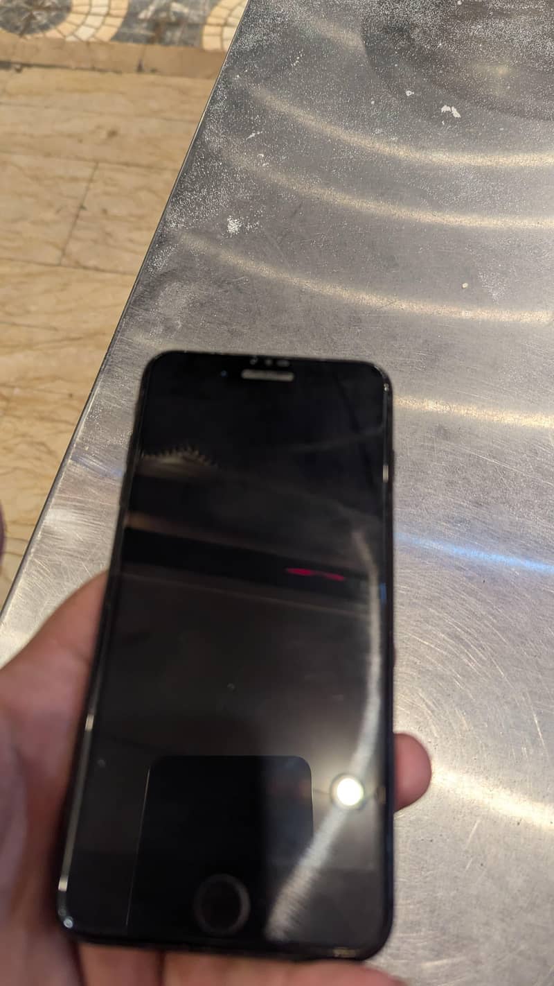 Apple iPhone 8 Plus 5