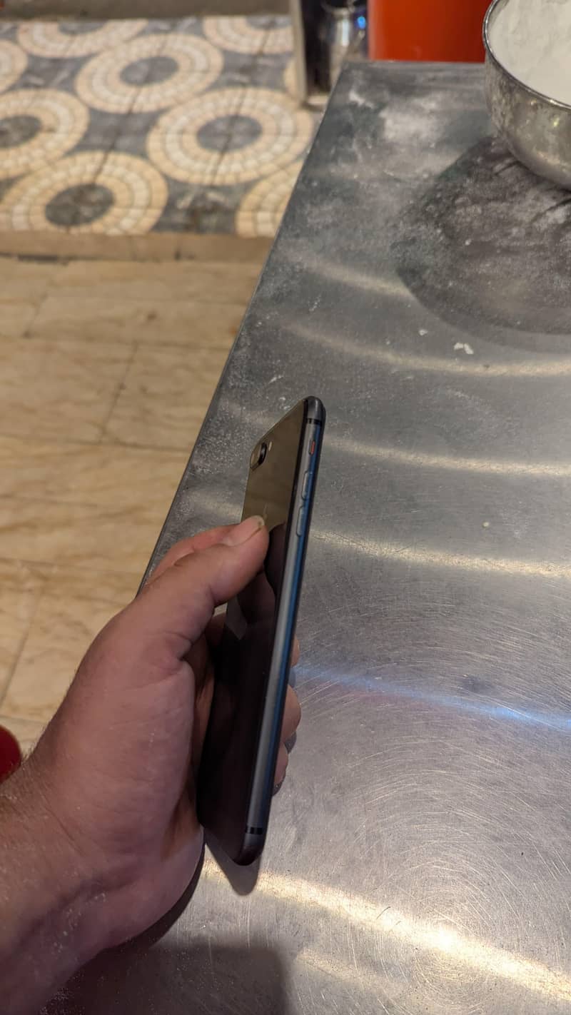 Apple iPhone 8 Plus 6