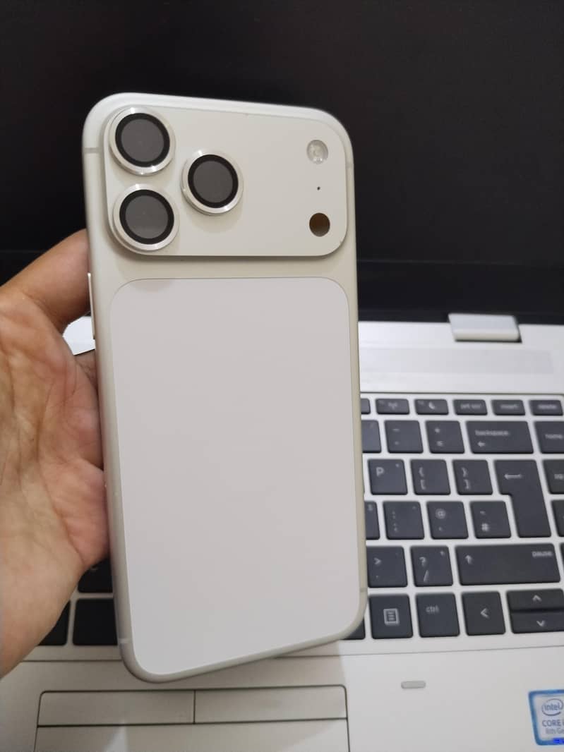 Apple iPhone 17 Pro Max 0