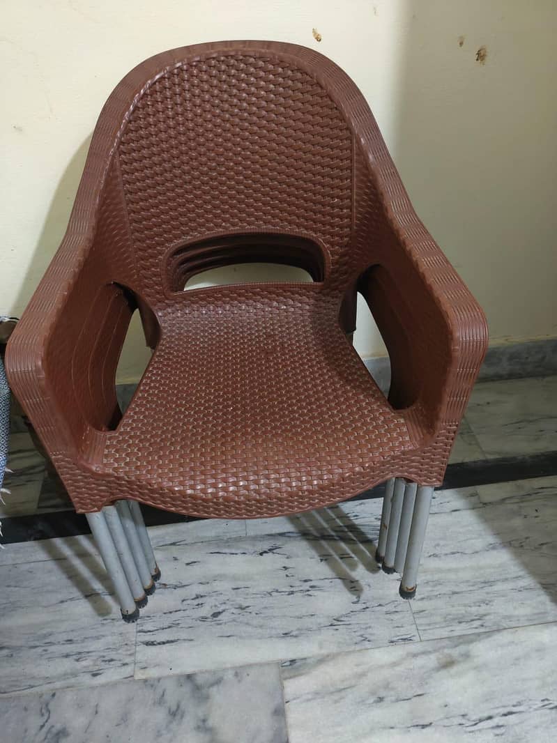 4 chair 1 table 0