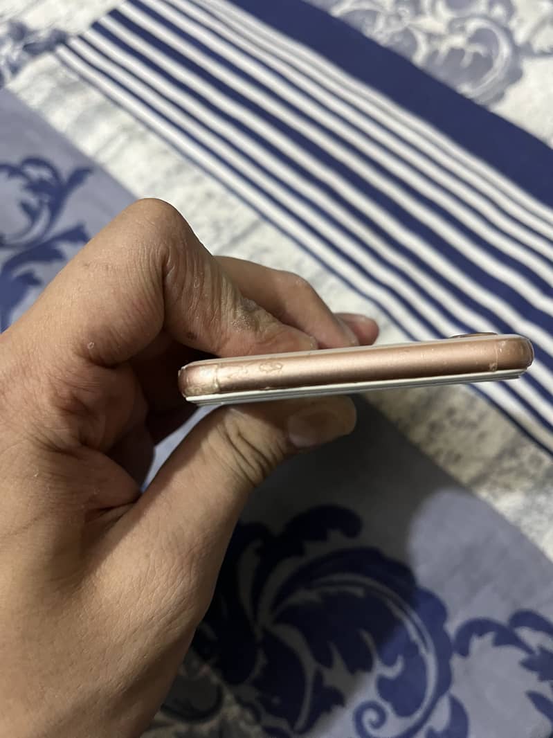 Apple iPhone 8 3