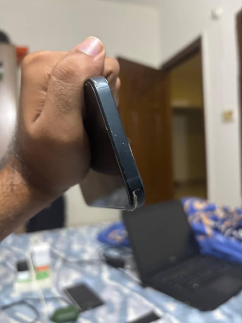 Apple iPhone 13 2