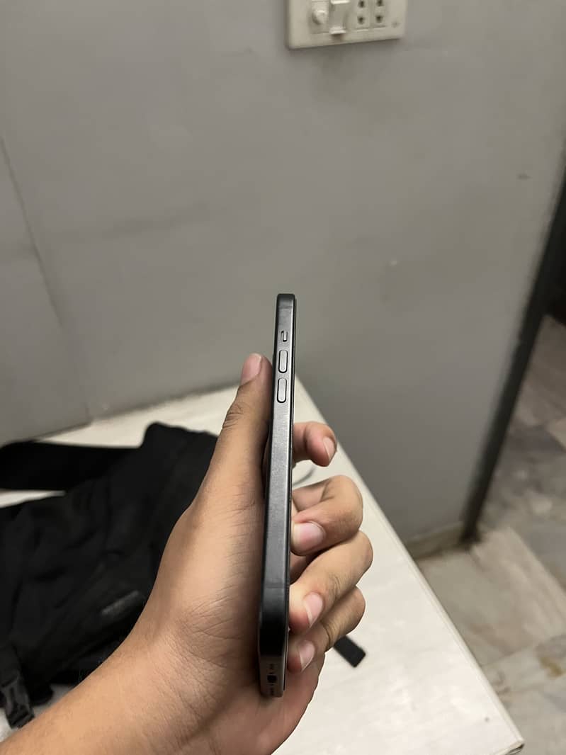 Apple iPhone 15 4