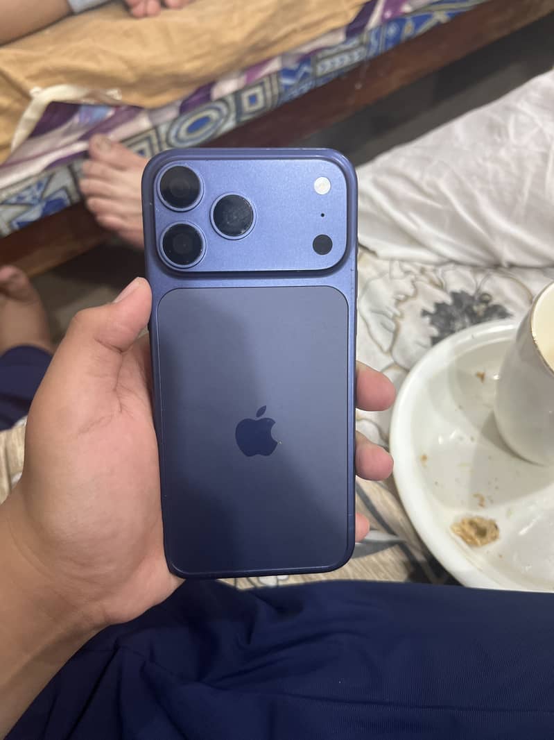 Apple iPhone 17 Pro Max 0