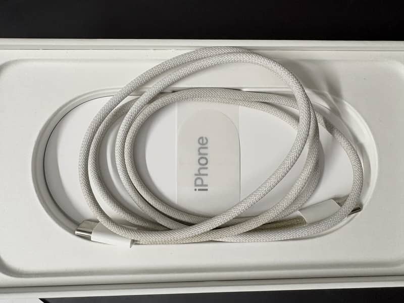 Apple iPhone 16 Plus 9