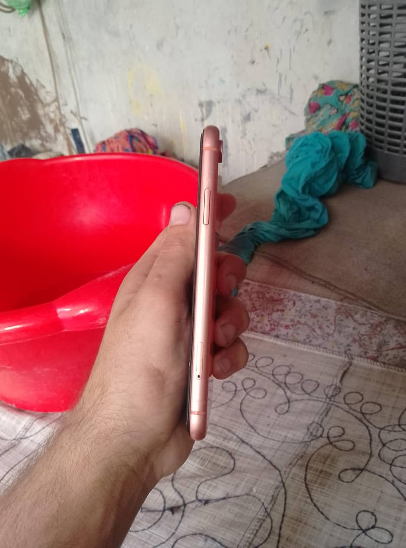 Apple iPhone XR 7