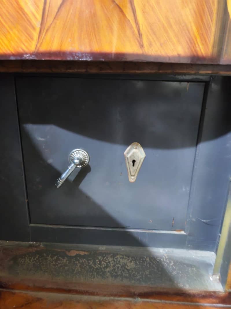 safe 2 door 1