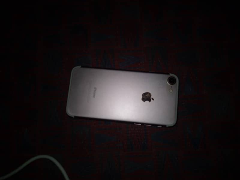 Apple iPhone 7 1