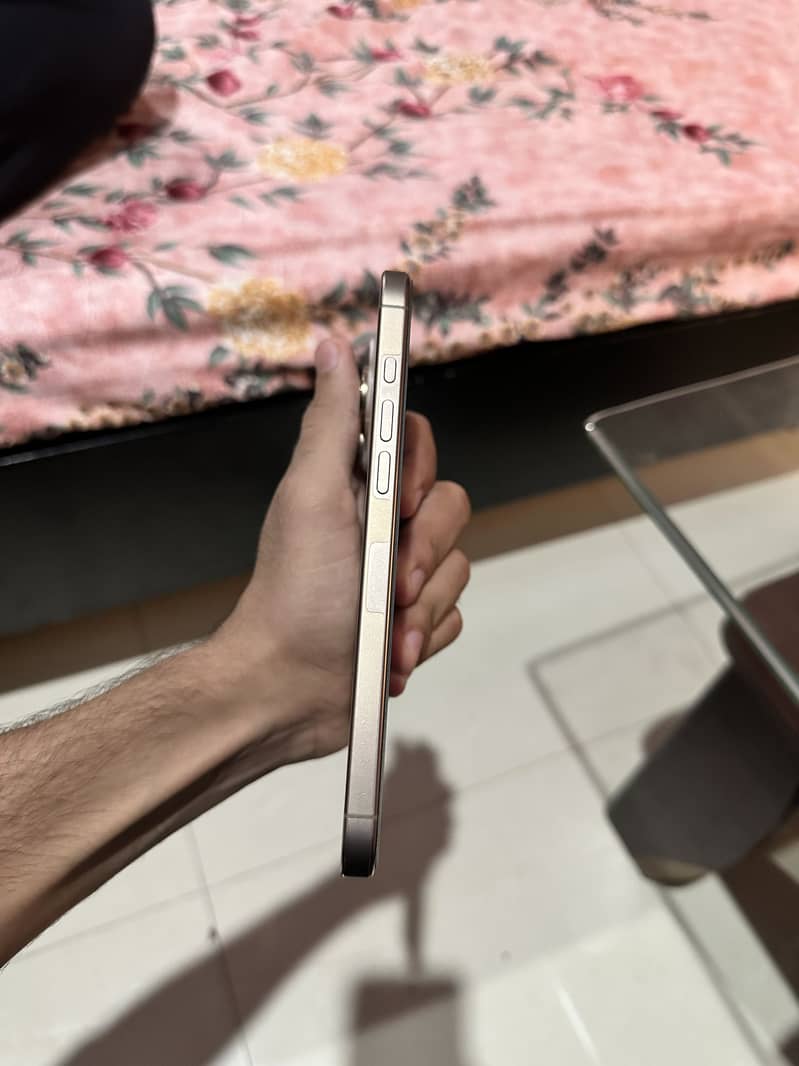 Apple iPhone 16 Pro Max 3