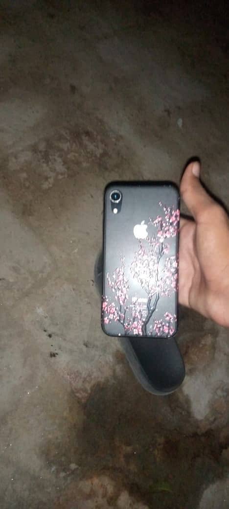Apple iPhone XR   2